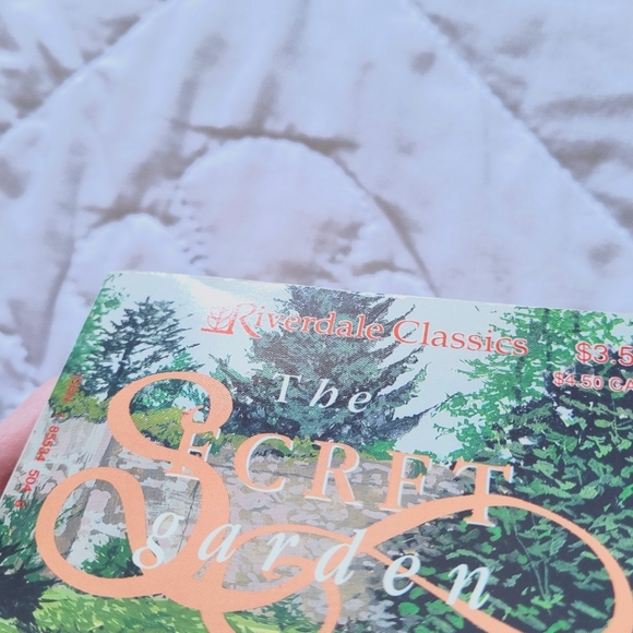 2/$15 🌼 The Secret Garden - Picture 3 of 4